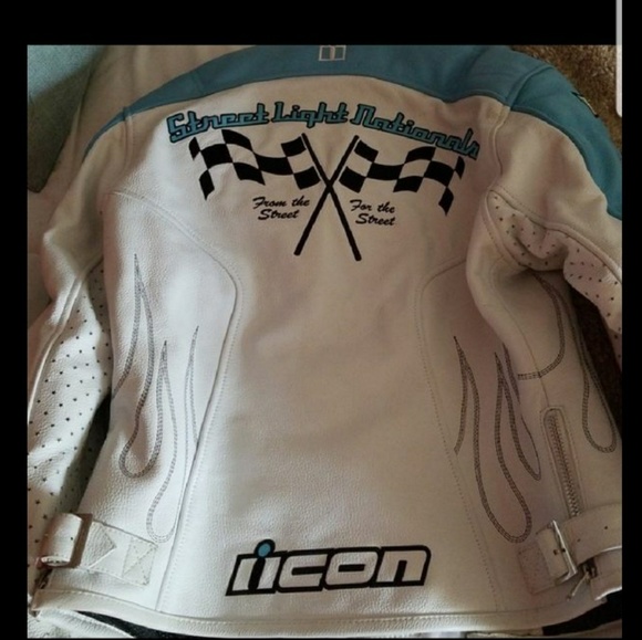 Matching icon helmet and jacket - Picture 3 of 3